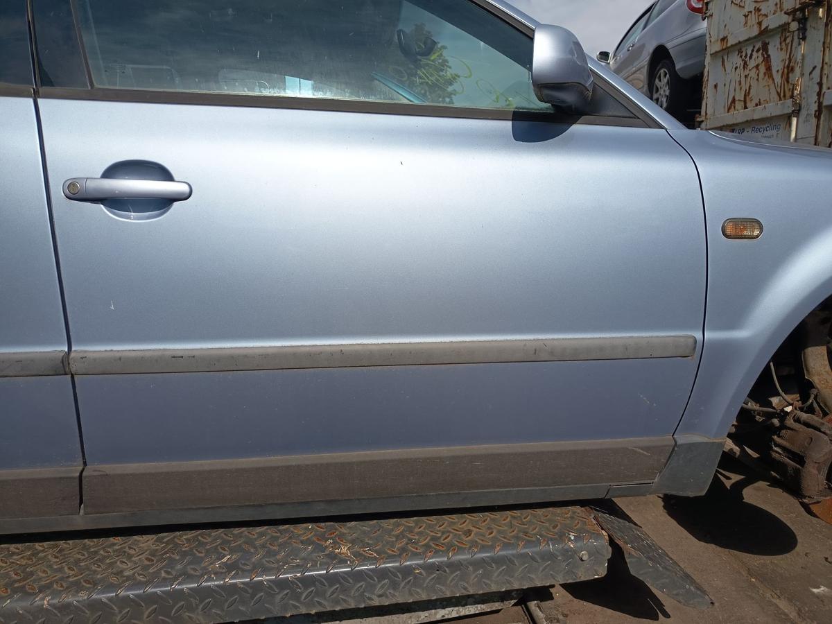 VW Passat Variant 3B orig T&uuml;r vorn rechts LL5Y Blau bis Bj 2000