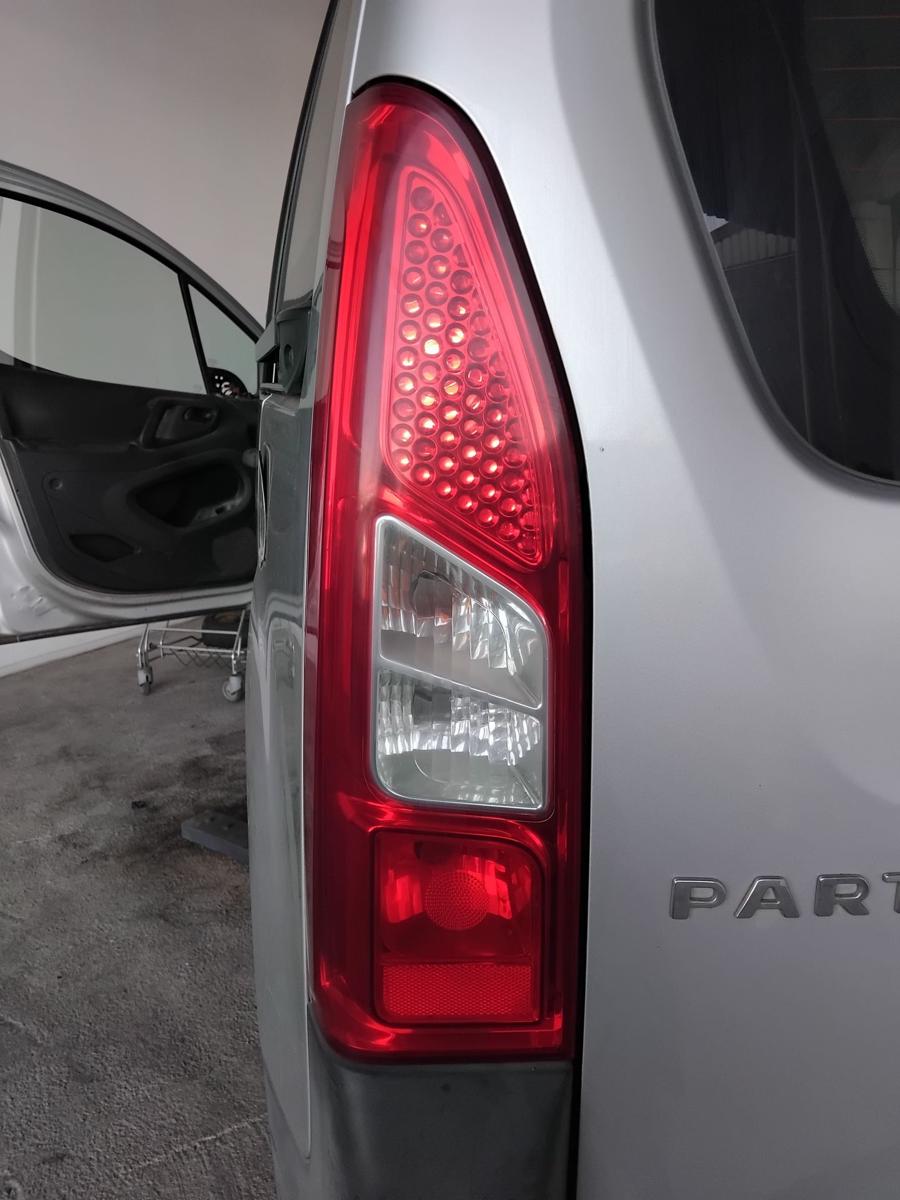Peugeot Partner 2 Tepee BJ2009 orig R&uuml;ckleuchte Heckleuchte links f&uuml;r Heckklappe