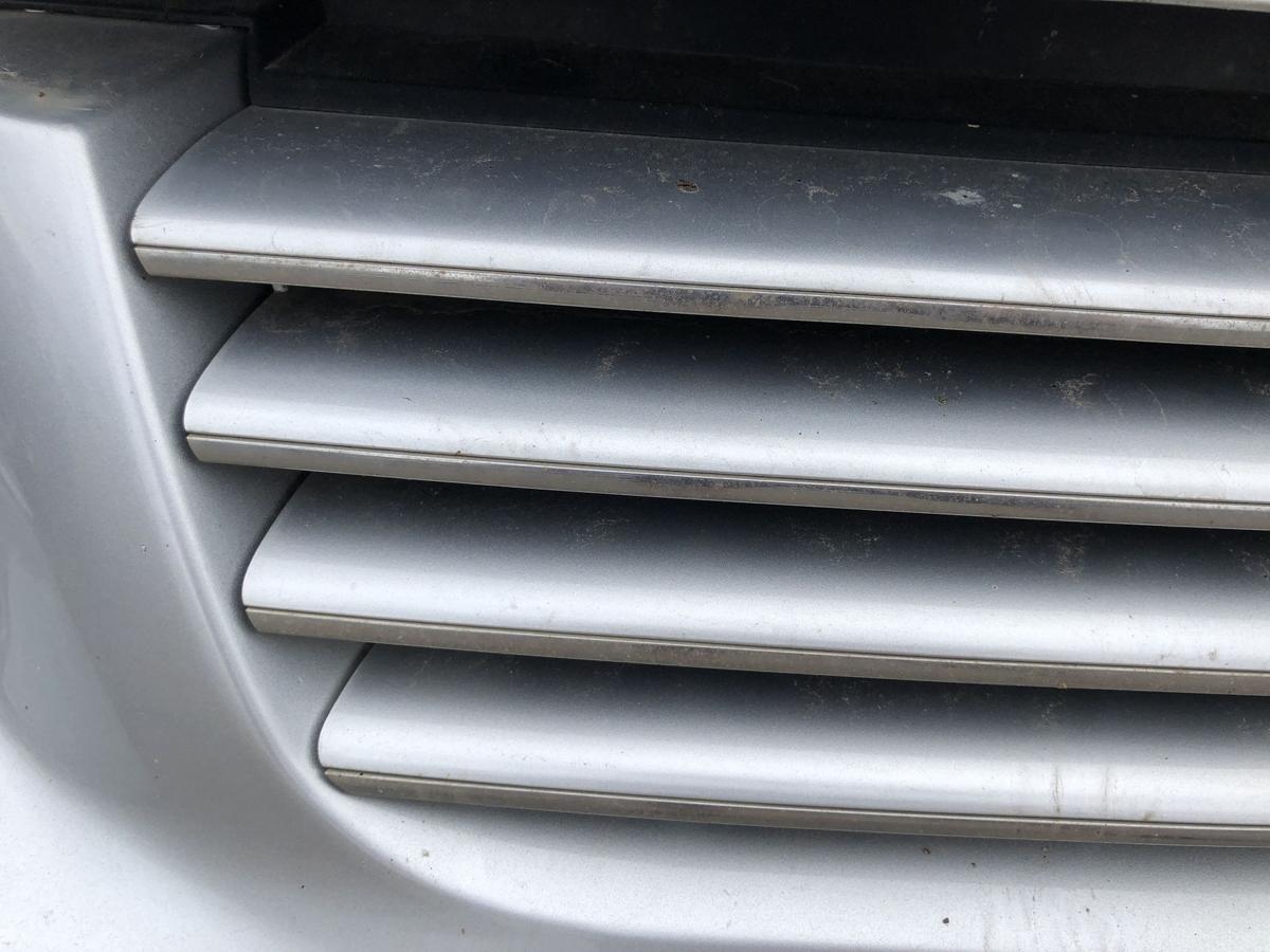 VW Bora 1J Grill K&uuml;hlergrill Frontgrill mit Logo und Chromleiste Highline