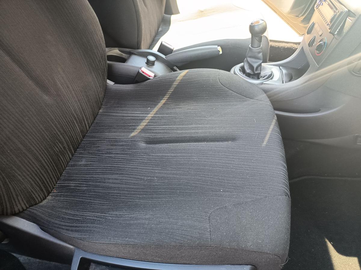 Citroen C4 5t&uuml;rig original Sitz vorn rechts Beifahrer Stoff Anthrazit Bj 2008