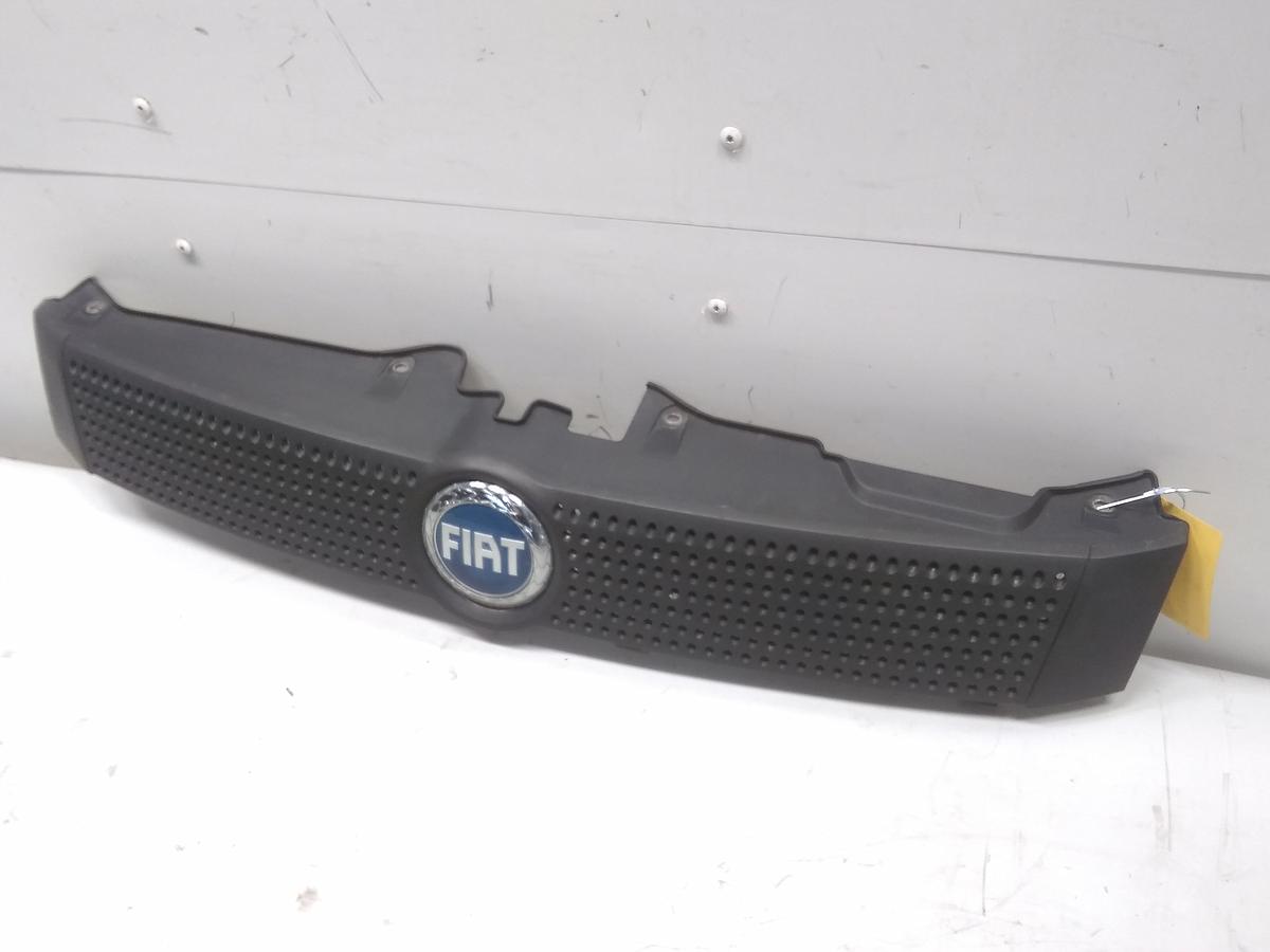 Fiat Panda 169 original Kühlergrill mit Emblem Bj.2006