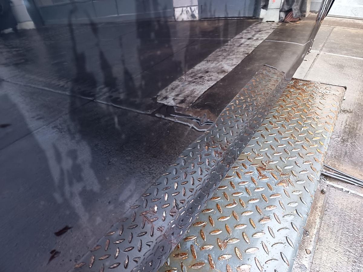 Ford Fiesta VII original T&uuml;r vorn rechts Beifahrer Pantherschwarz Bj 2012