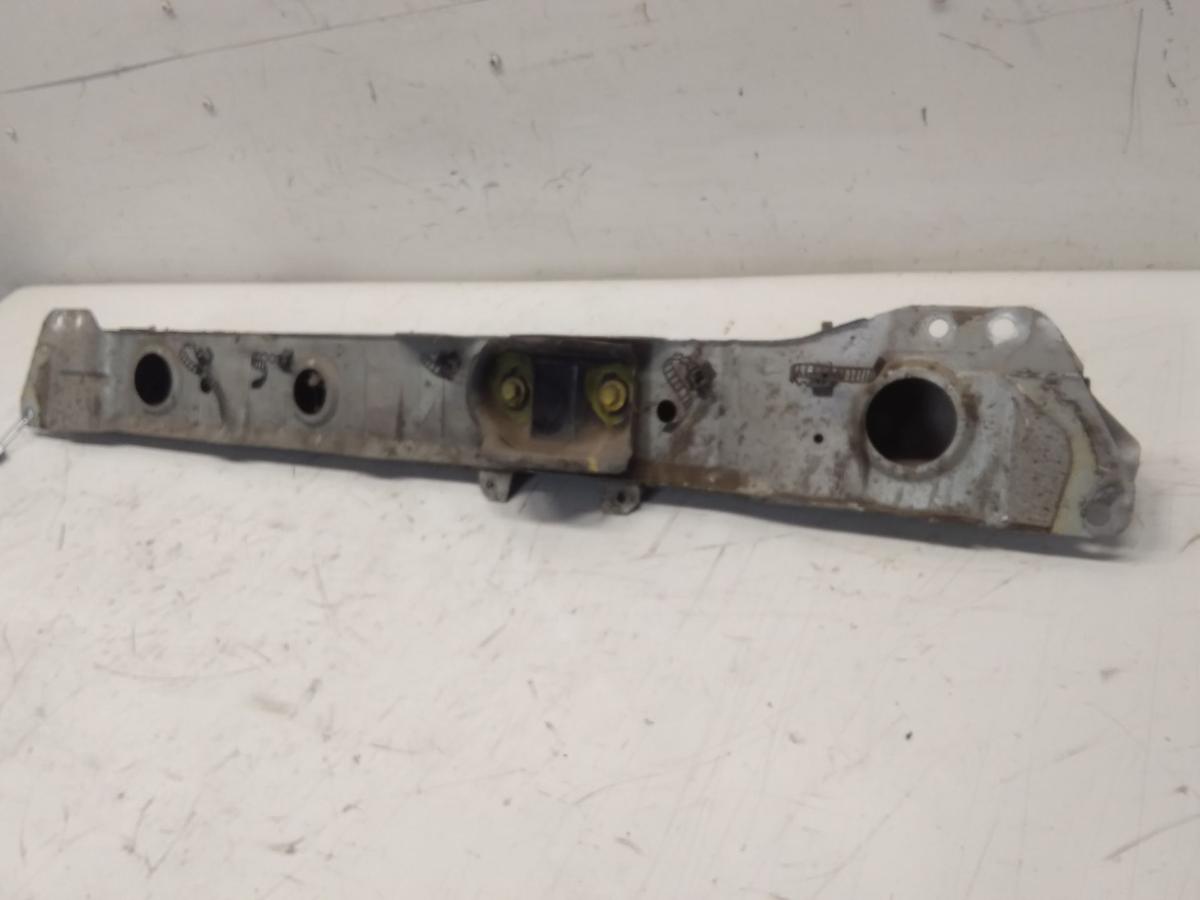 Audi 80 B3 Typ 89 original Quertr&auml;ger vorn unten gletscherblau 1.8 Bj.1989