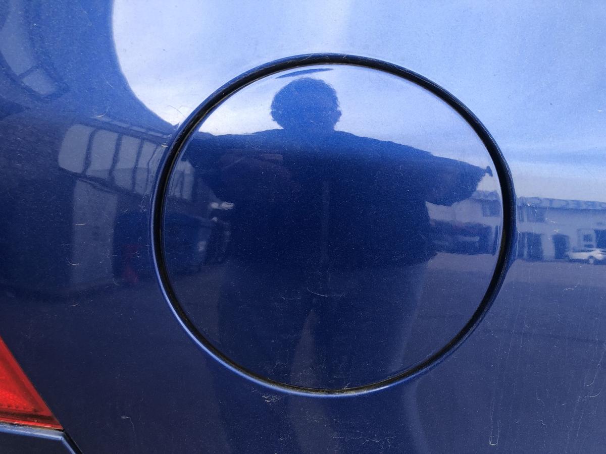 VW Golf 5 V 1K Tankklappe Tankdeckel Tankverschluss LC5J Laserblaumet