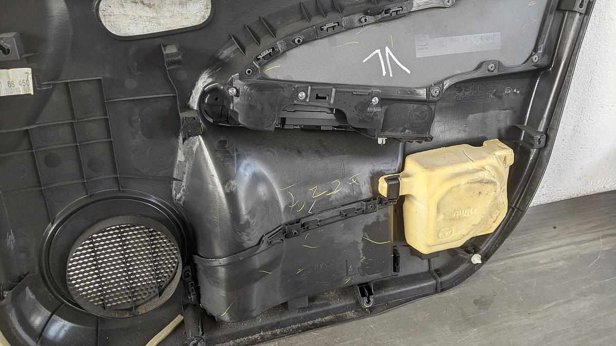 Mazda 2 DE Türverkleidung Verkleidung Tür vorn links 5 Türer D65168461