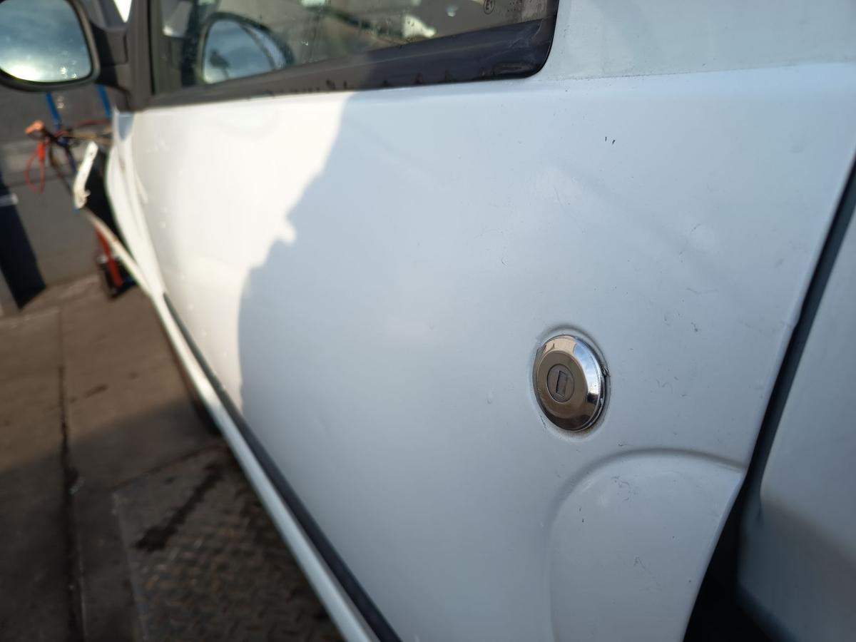 Renault Twingo II original T&uuml;r links Fahrer 369 Arktiswei&szlig; Bj 2009