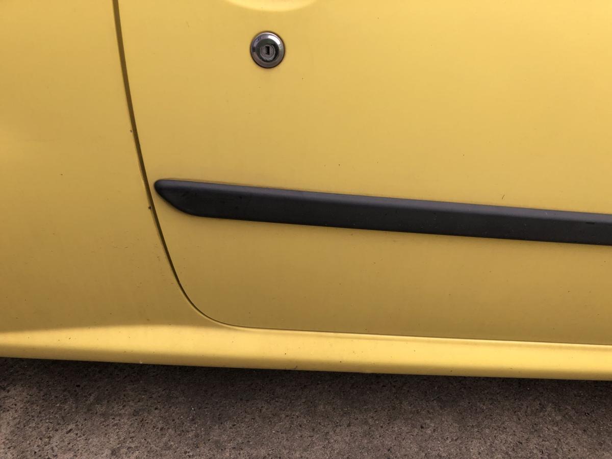 Peugeot 107 Typ P T&uuml;r vorn rechts Beifahrert&uuml;r nur f&uuml;r 3 t&uuml;rer KBL Citrus Gelb