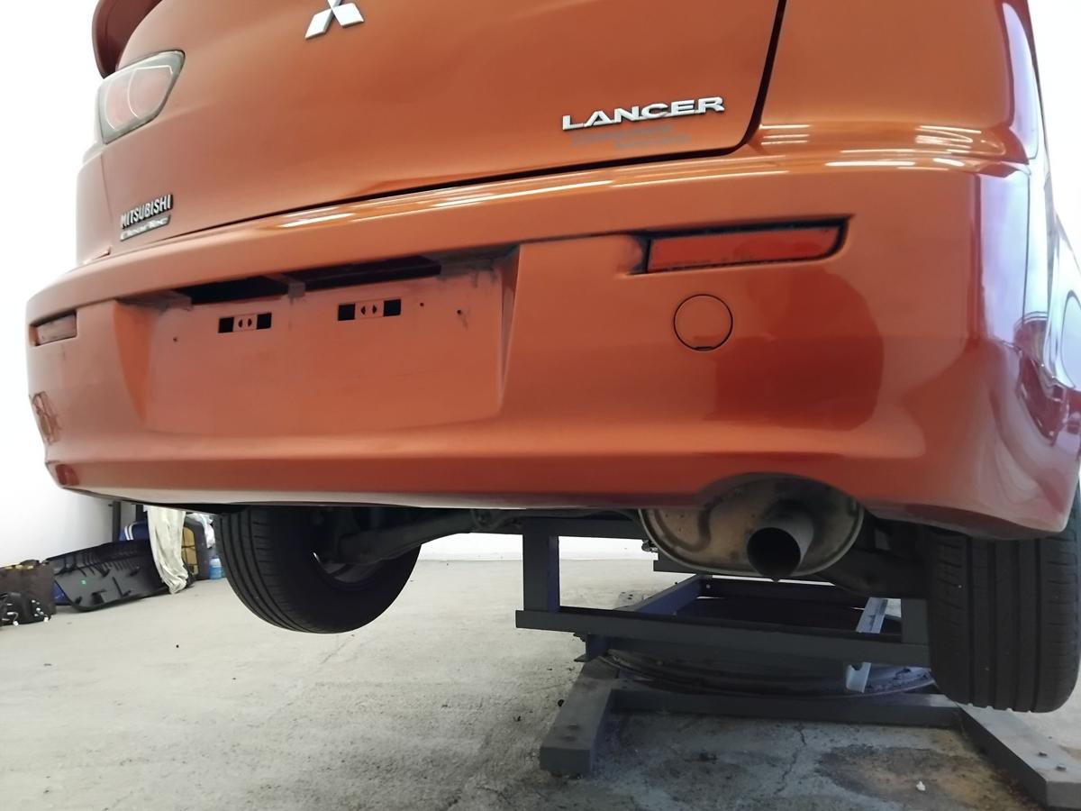 Mitsubishi Lancer 8 CY0 orig.Sto&szlig;f&auml;nger Sto&szlig;stange hinten Limousine BJ2015 P26B Karminrot