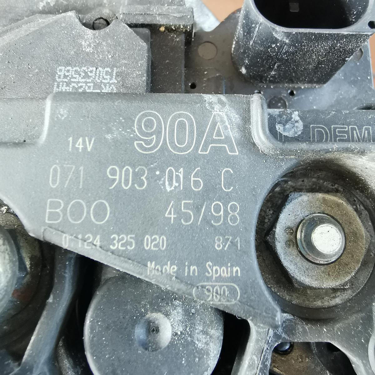 VW Passat 3B Bj.96-01 Lichtmaschine Generator 90A 2,3 VR5 AGZ 071903016C