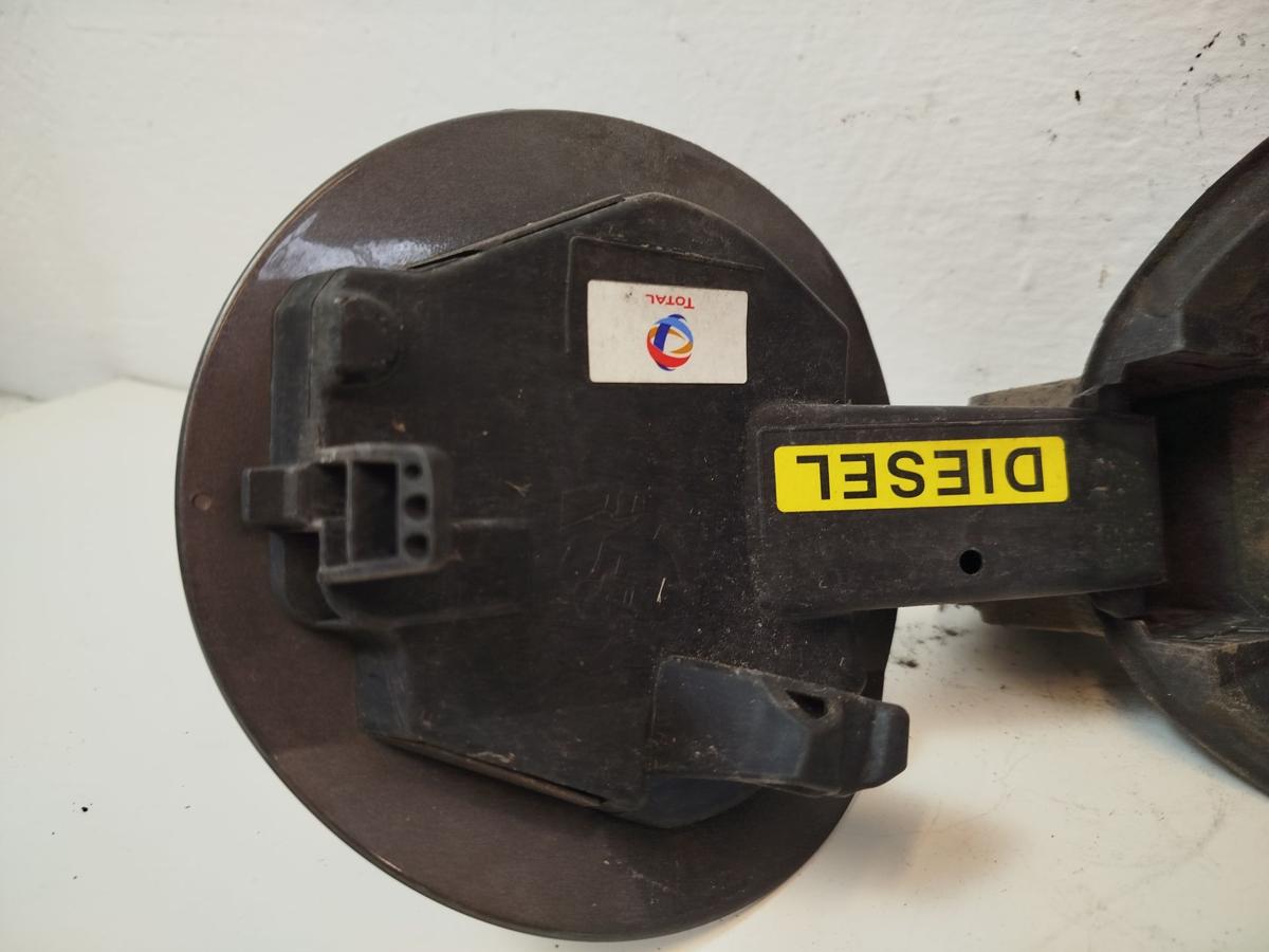 Peugeot 308 SW T9 Tankklappe Tankdeckel mit Stutzen KKS Moka grau Tankverschluss