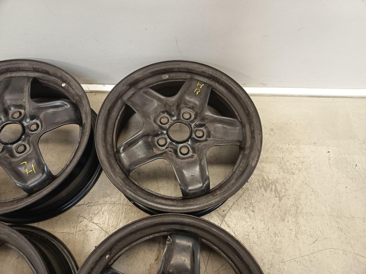 VW Golf VI orig Design Stahlfelgen Satz mit Radkappen 6,5x16 ET50 Bj2011