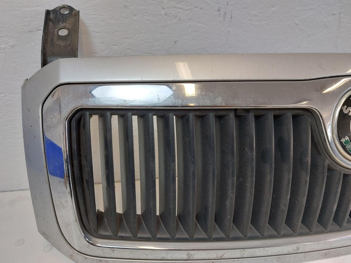 Skoda Fabia 6Y Kühlergrill Grill Frontgrill LF7T Diamantsilber metallic