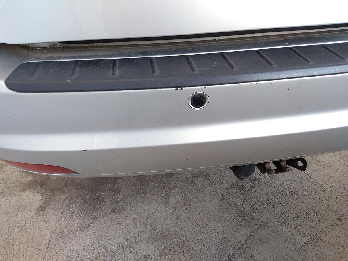 Volvo V50 Facelift Stoßfänger Stoßstange hinten mit PDC beschädigt Bj.2008