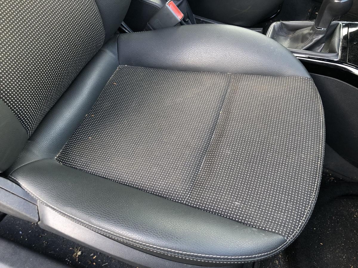 Opel Astra H GTC Sitz vorn rechts Beifahrersitz Autositz Kunstleder mit Stoff