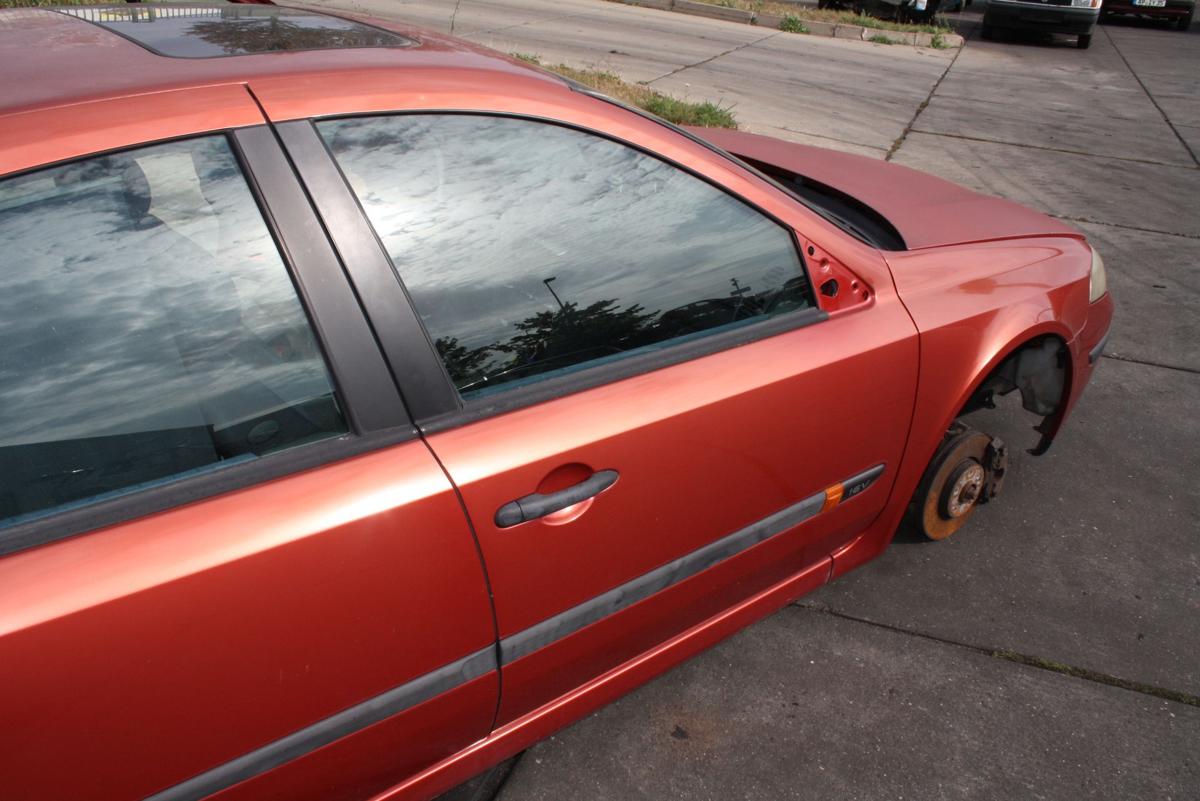 Renault Laguna II Limo orig Tür vorn rechts Beifahrertür B76 Feuerrot met Bj 01