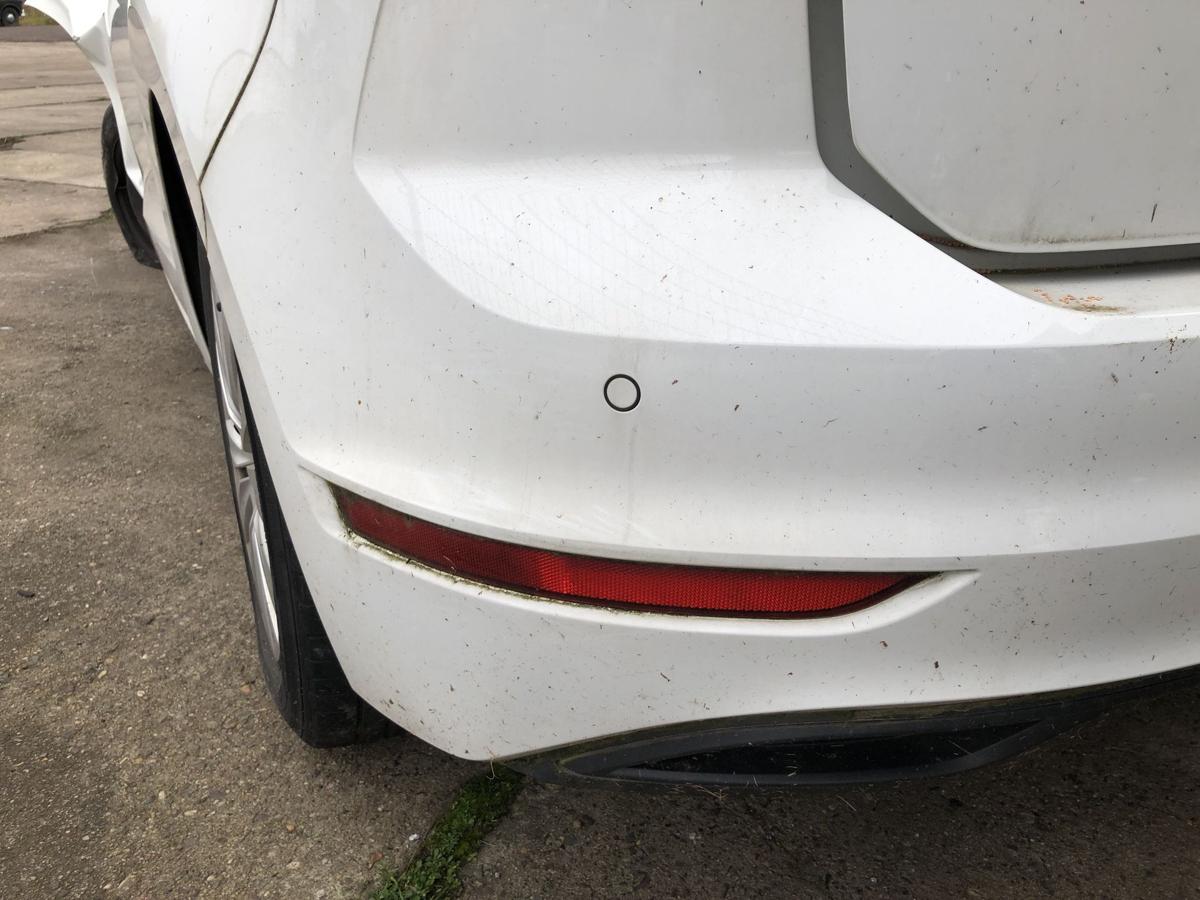 VW Golf Sportsvan AUV ab17 Stoßfänger hinten PDC LC9A beschädigt Bumper