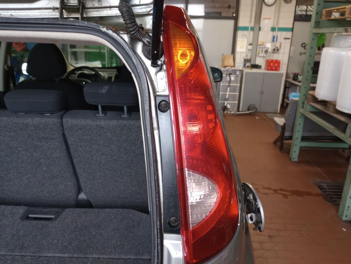 Nissan Note E11 orig Rückleuchte rechts Heck Schluss Licht Beifahrerseite Bj 06