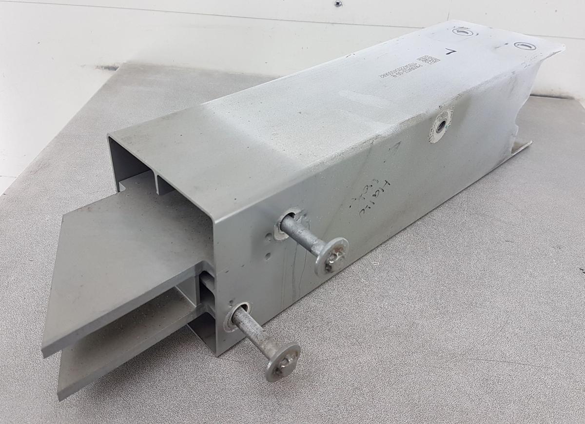 Tesla Model Y Pralld&auml;mpfer vorn rechts Bj22 1608454-00-B L&auml;ngstr&auml;ger vorn rechts