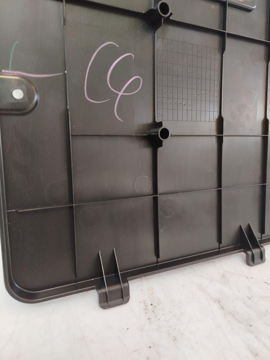 Mitsubishi Eclipse Cross GK0 ab21 Abdeckung 12 Volt Batterie im Kofferraum OEM