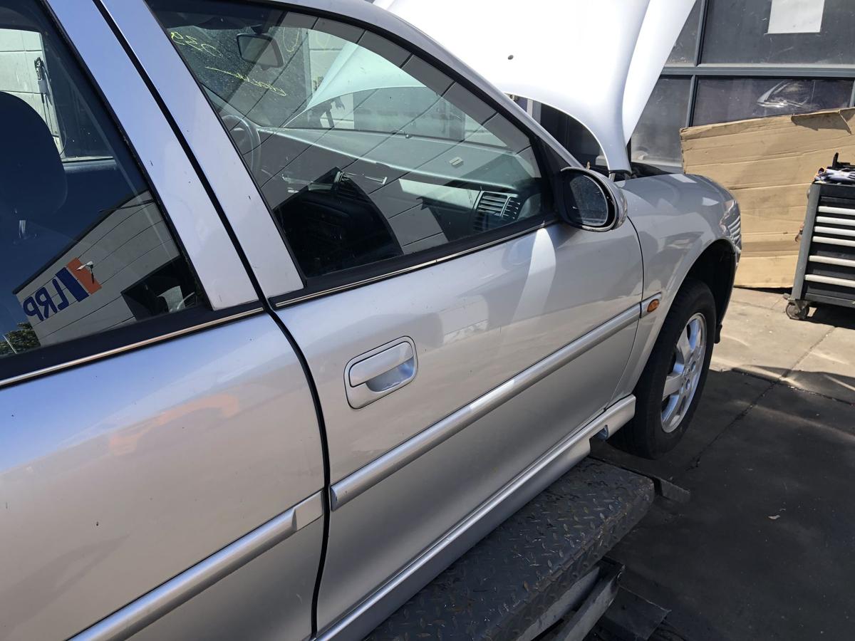 Opel Vectra B Caravan original Tür vorn rechts Beifahrer L147 Starsilber Bj 2001