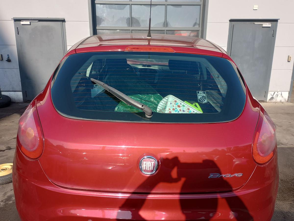 Fiat Bravo II 198 orig Heckklappe mit Scheibe Kofferraum 106/B Rot Bj 2008