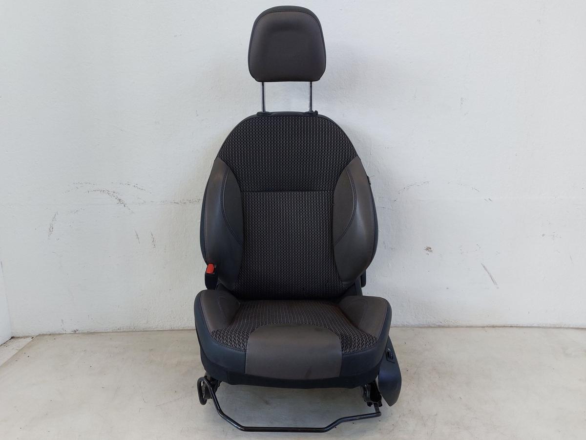Peugeot 2008 I CU Sitz vorn links Fahrersitz Kunstleder Stoff braun Heizung