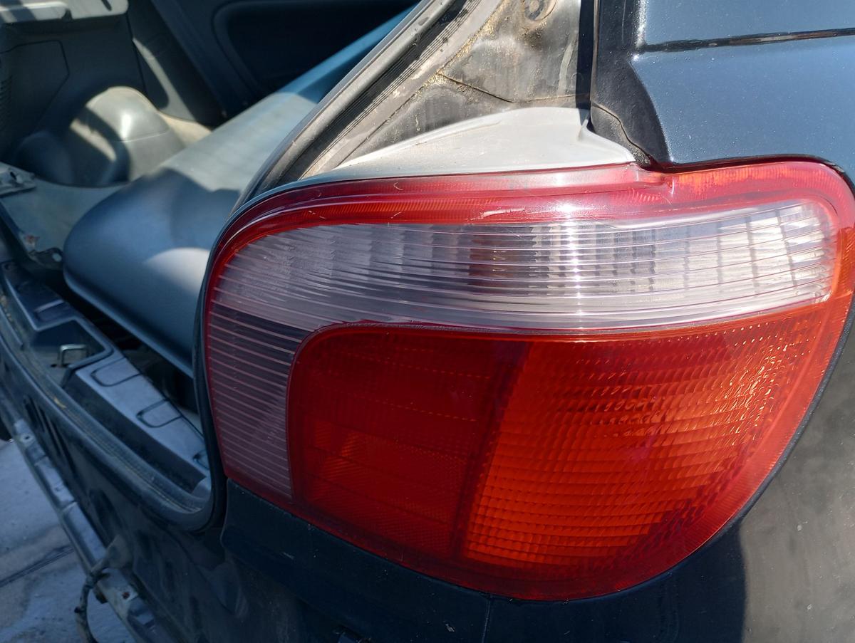 Toyota Yaris P10 original Rückleuchte rechts Heck Schluss Licht Bj 2000