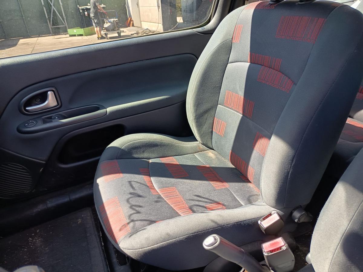 Renault Clio II orig Sitz vorn rechts 3-türer Beifahrersitz klappbar Bj 2005