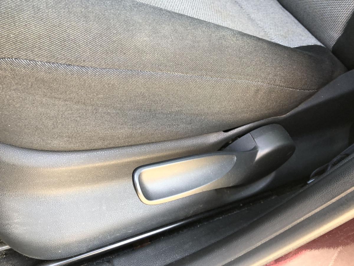 Skoda Fabia 5J Sitz vorn links Stoff ohne Heizung Fahrersitz Autositz