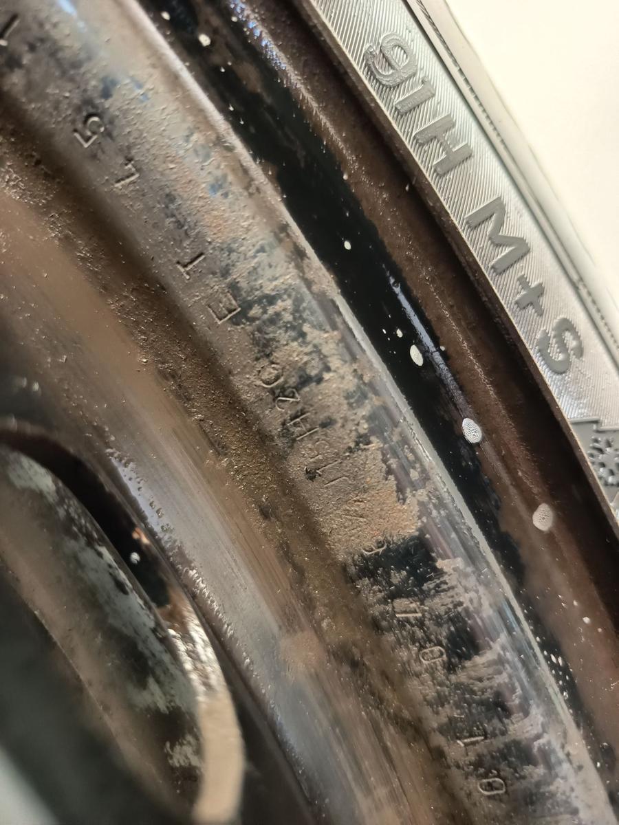 Renault Megane II Satz Stahlfelgen 6,5x15 ET45 mit Allwetterreifen UniRoyal Bj04