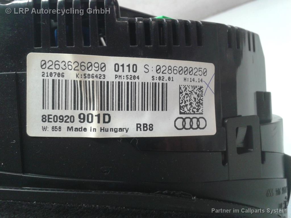 Audi A4 8E B7 BJ2006 Tacho Kombiinstrument 8E0920901D Bosch 0263626090