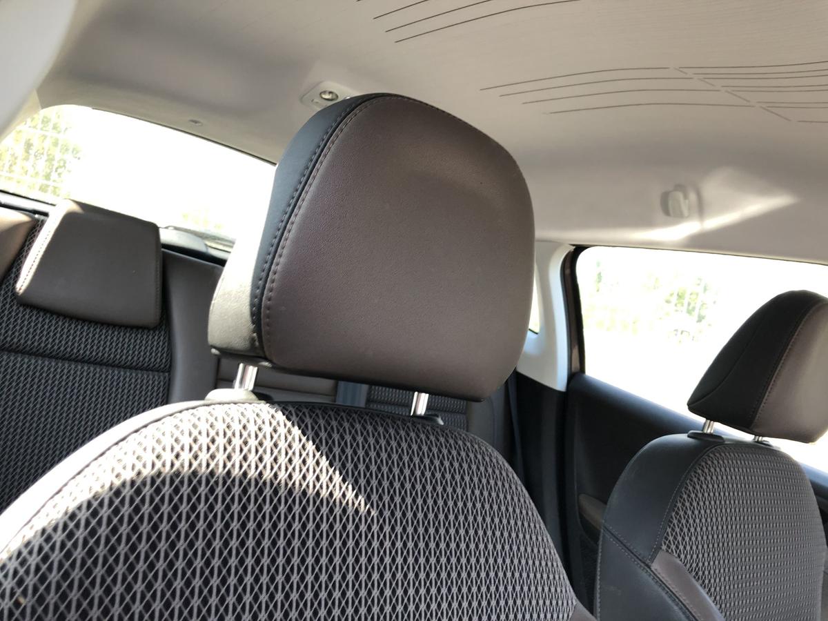 Peugeot 2008 I CU Sitz vorn rechts Beifahrersitz Kunstleder Stoff braun Heizung