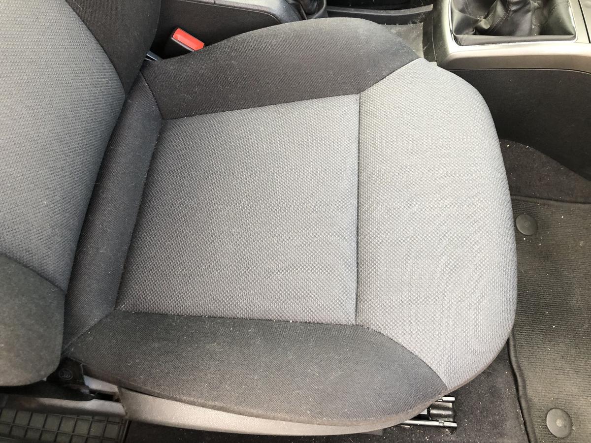 Opel Astra H Caravan Sitz vorn rechts Beifahrersitz ohne Heizung Stoffsitz