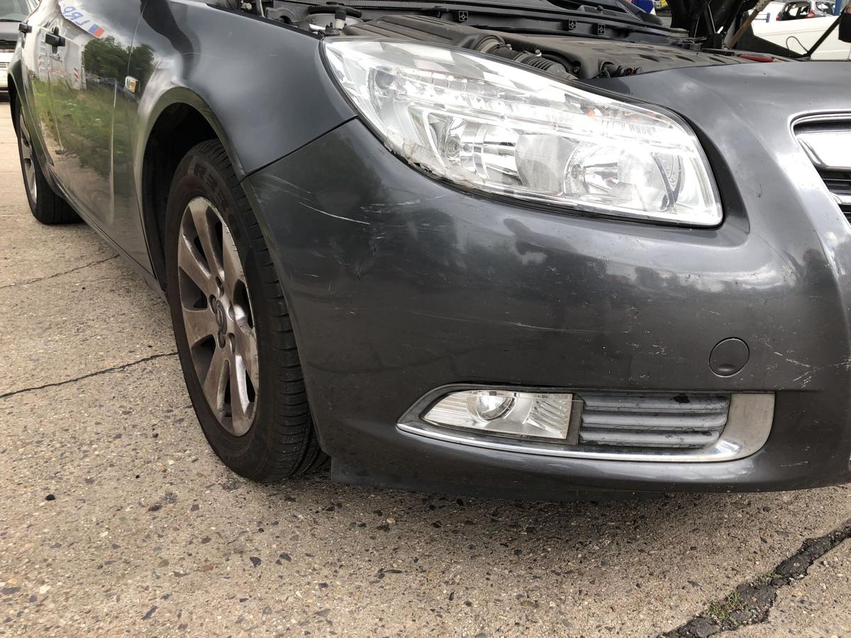 Opel Insignia A 0G-A Stoßfänger vorn Frontschürze Nebelscheinwerfer Z177 grau