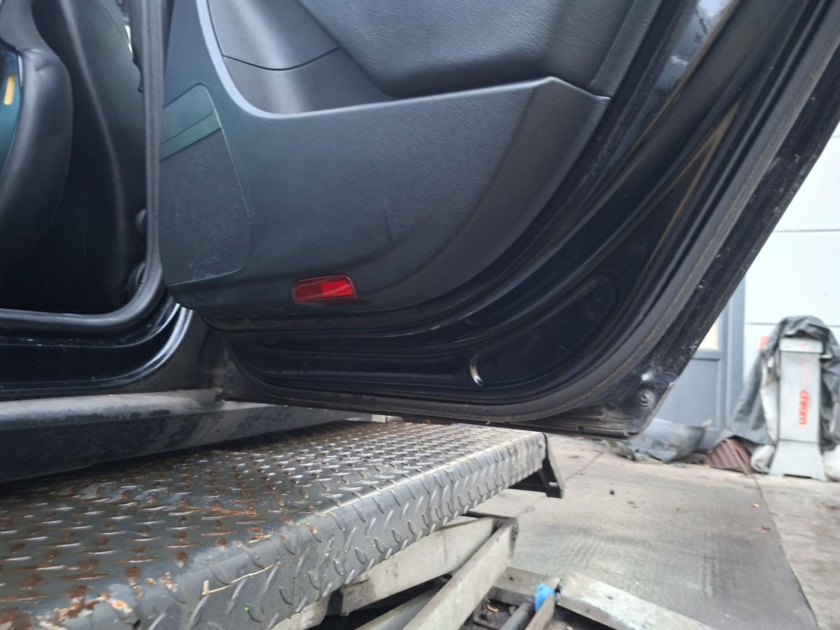 VW Passat 3C Variant original T&uuml;r hinten rechts ROH 041 brillantschwarz