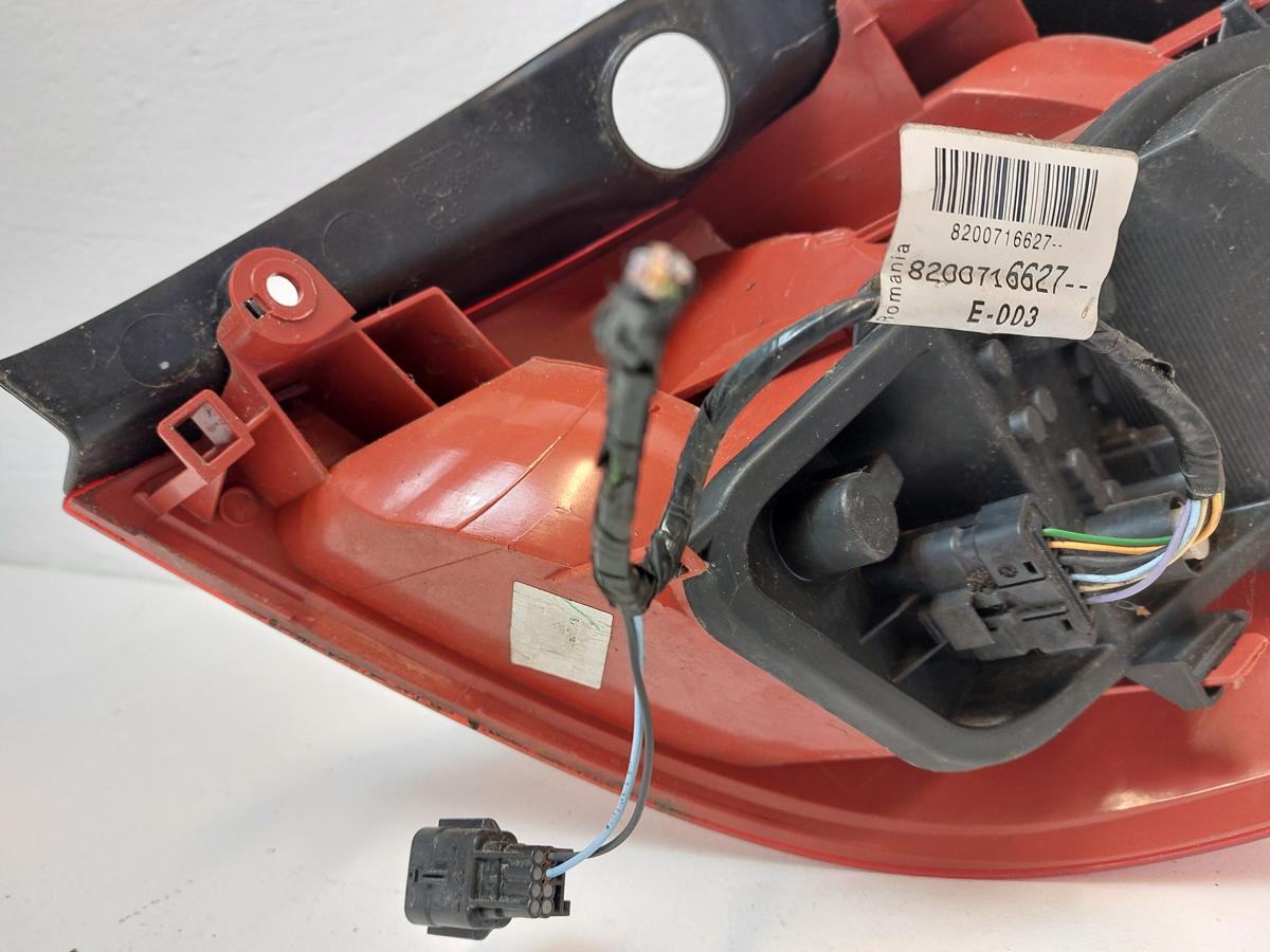 Renault Clio III R Rückleuchte Schlussleuchte Rücklicht hinten links mit Träger