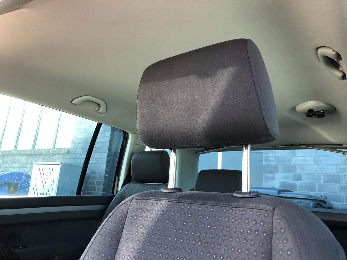 VW Touran 1T 1T1 Sitz vorn links Fahrersitz Stoff mit Heizung Sitzkonsole