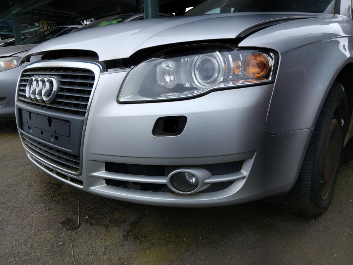 Audi A4 8E B7 original Stoßfänger Stoßstange vorn SRA lichtsilber LY7W BJ2006