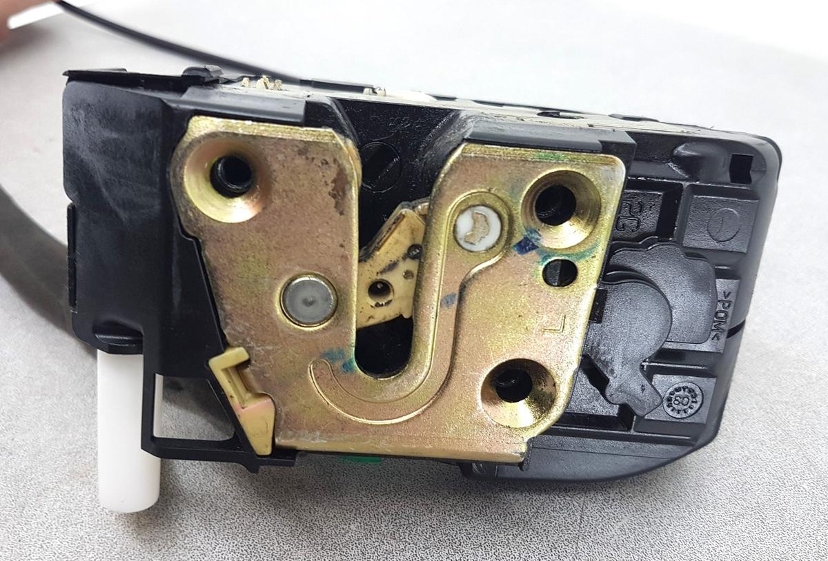 Nissan Micra K12 Türschloss vorn links Bj2003 für ZV 3 Pins