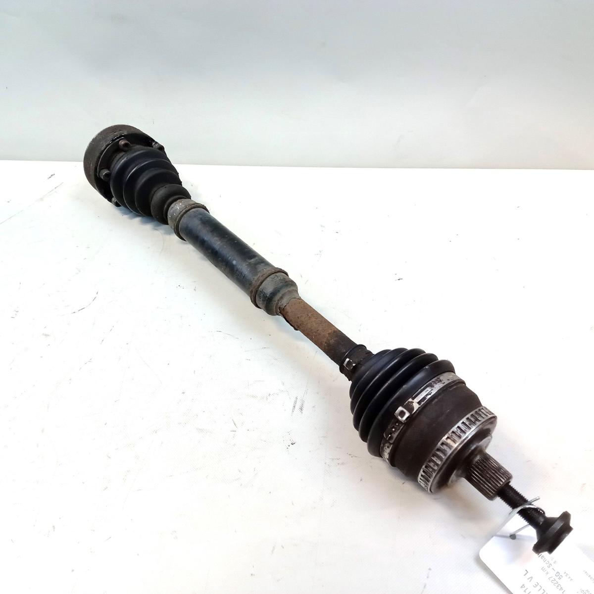 Audi A4 B5 original Antriebswelle Gelenkwelle vorn links 1.6 74kw Bj.1997