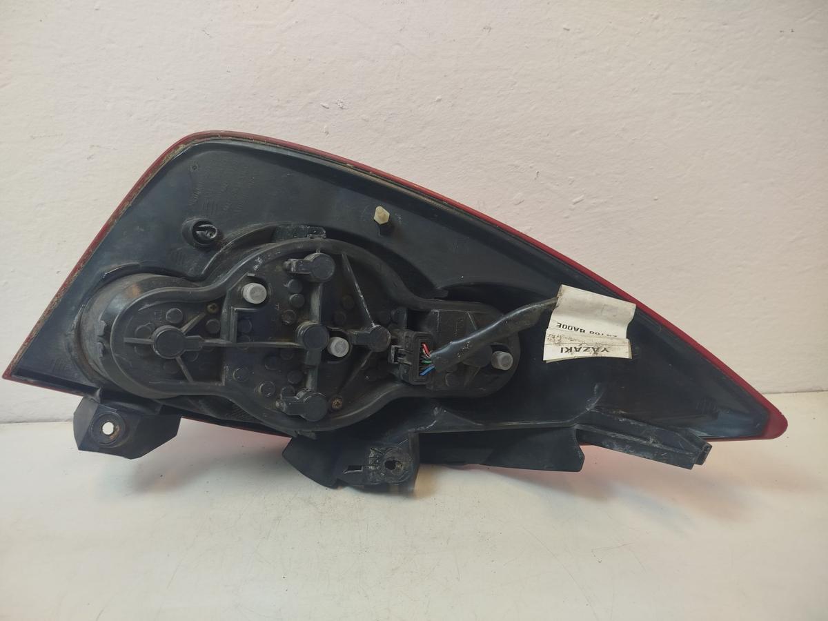 Nissan Primera P12 Fliessheck R&uuml;ckleuchte rechts R&uuml;cklicht starke Kratzer 5trg
