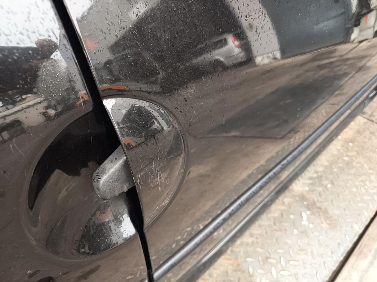Renault Twingo II original T&uuml;r vorn rechts Beifahrer Rohbau 676 Perlmuttschwarz