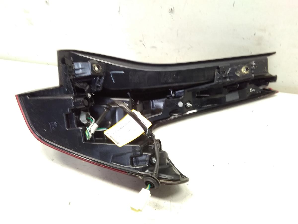 Mitsubishi Eclipse Cross original R&uuml;ckleuchte Schlussleuchte links LED 8330B327