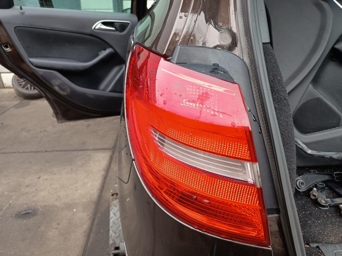 Mercedes W246 original R&uuml;ckleuchte links aussen Heck Schlusslicht Bj 2014