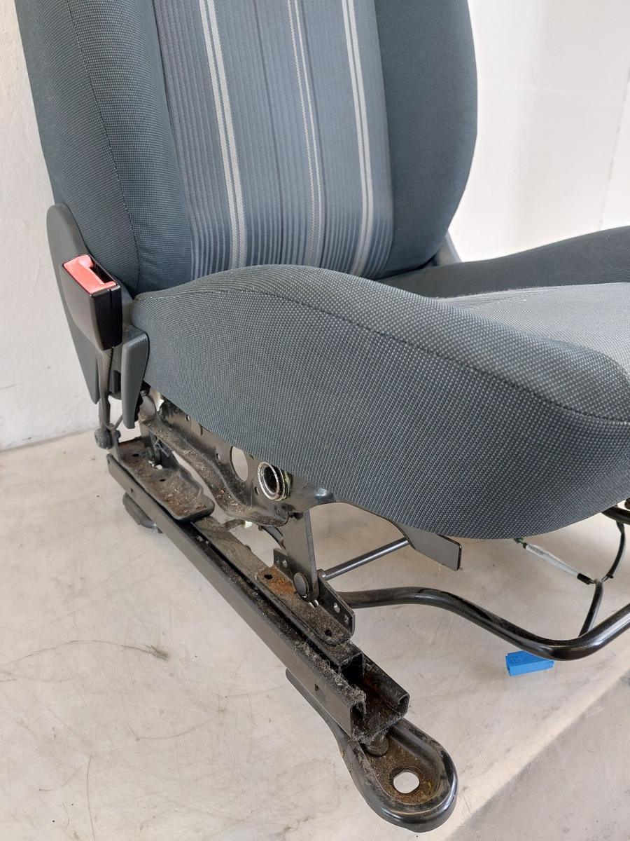 Ford Fiesta JA8 2AJ Sitz vorne links Fahrersitz 5trg