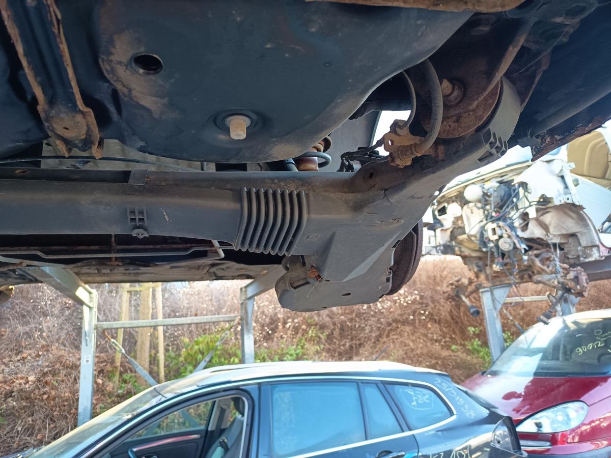 Citroen Berlingo II original Hinterachse Tr&auml;ger scheibengebremst Bj 2011