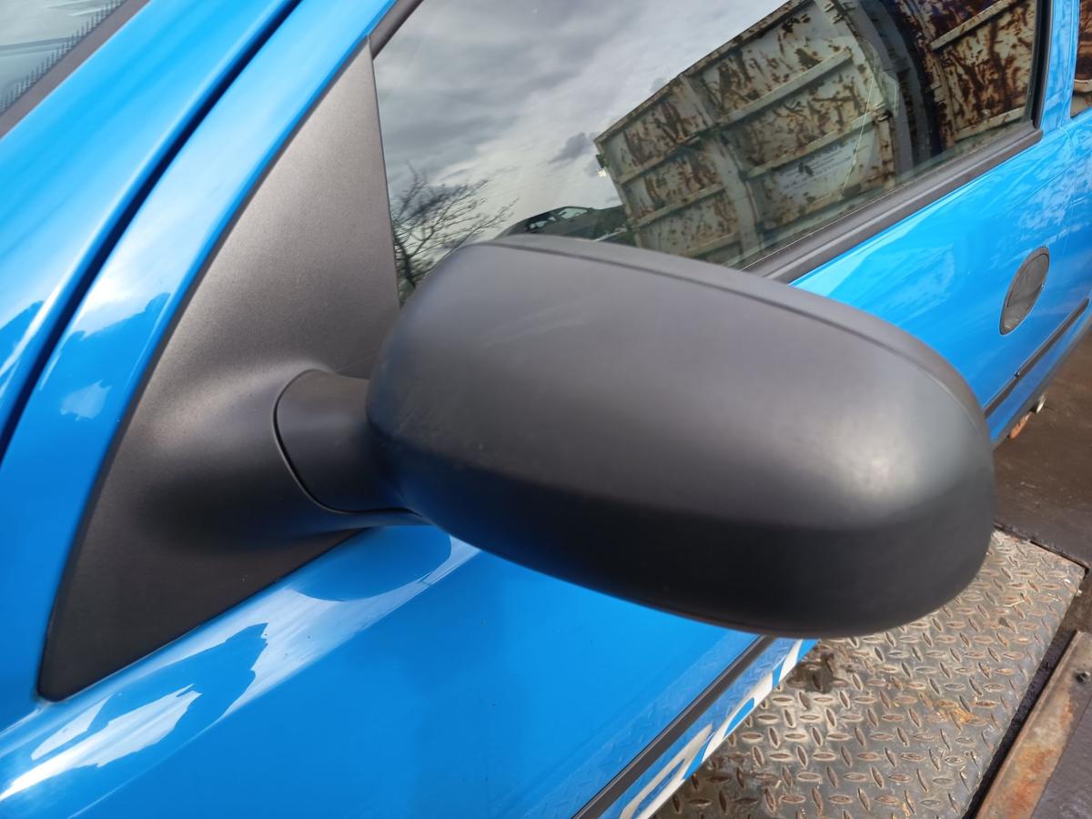 Opel Corsa C original Aussenspiegel links manuell unlackiert Bj 2001