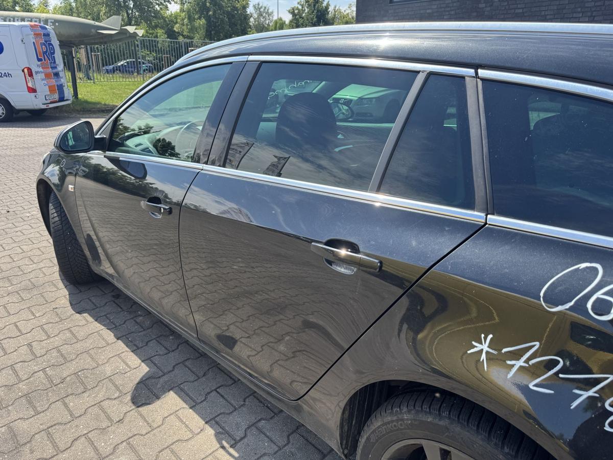Opel Insignia A original T&uuml;r hinten links GAR Graphitschwarz Kombi Rohbau Bj.2011