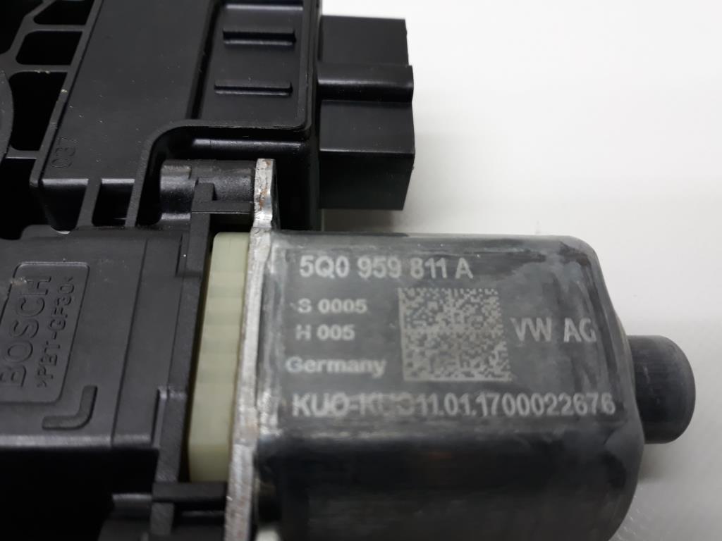 Skoda Octavia 5E 5Q0959811A Fensterhebermotor Tür links hinten Kombi original BJ2017