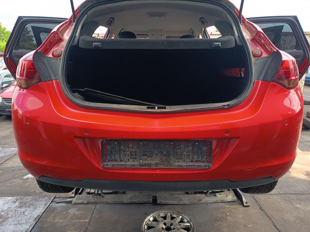 Opel Astra J Limousine Sto&szlig;f&auml;nger Stange hinten Heck Z50B Power red Bj 2010